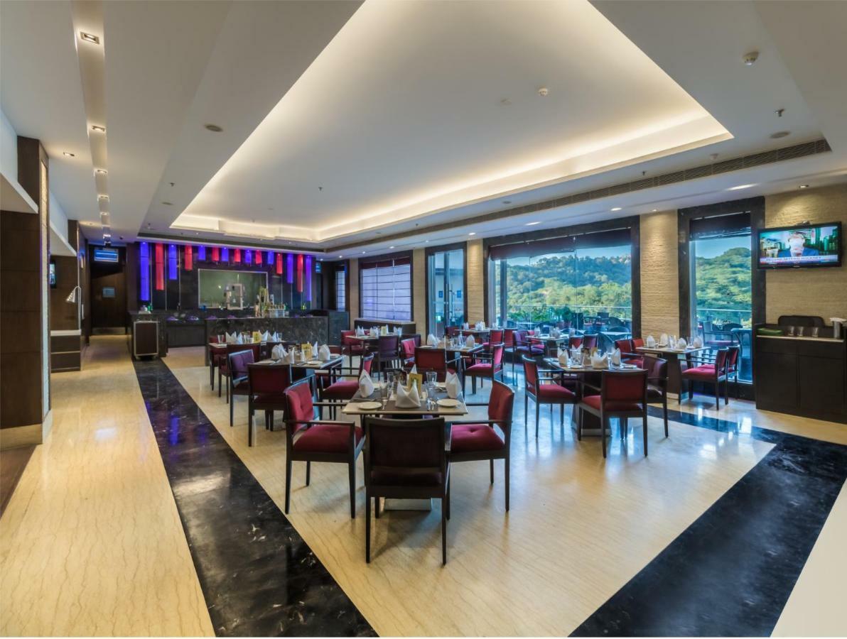 潘切库拉昌迪加尔金色郁金香酒店 外观 照片